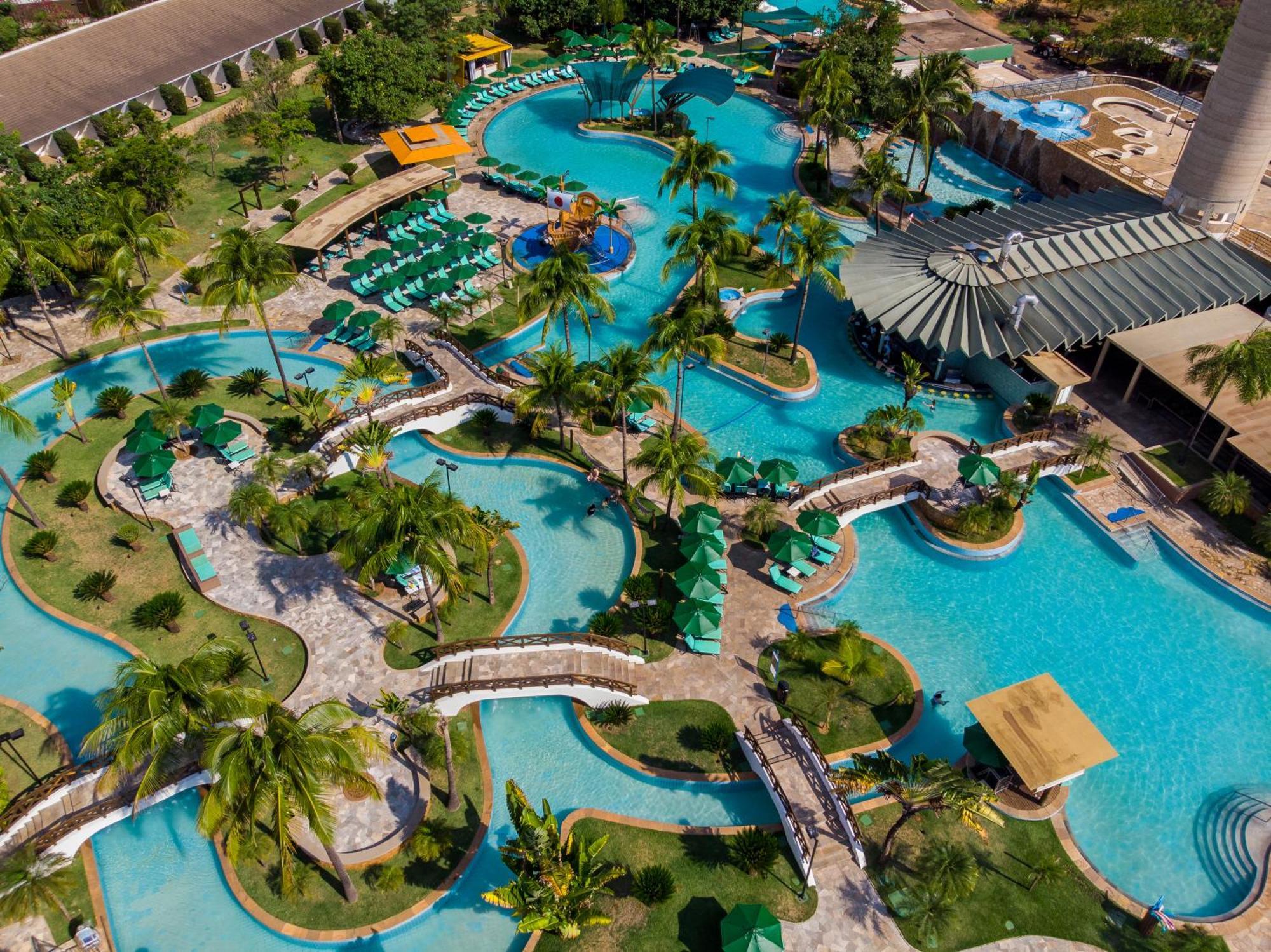 Blue Tree Thermas De Lins Resort Exterior photo Aerial view of the water park